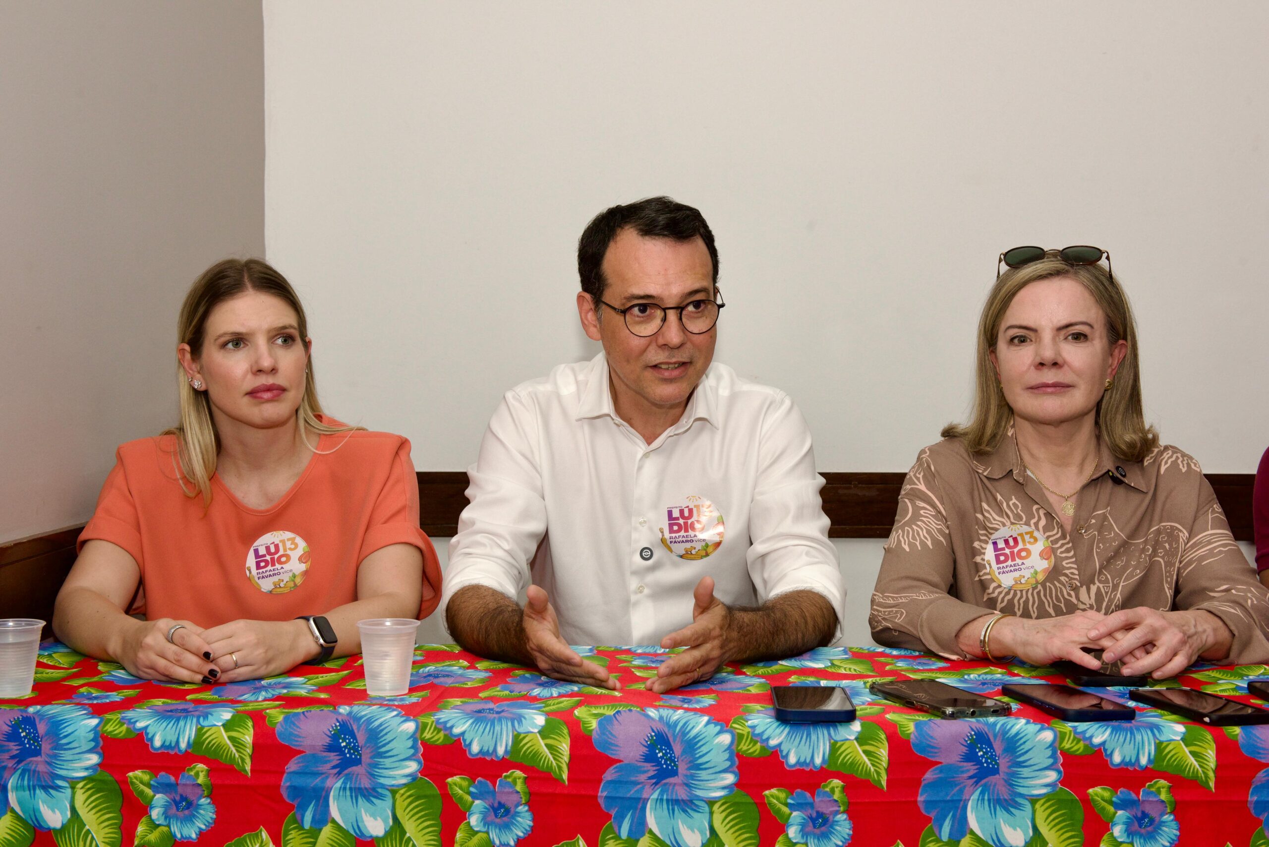 Gleisi Hoffmann, Lúdio Cabral e Rafaela Fávaro - foto Caroline de Vita Foto: Caroline de Vita