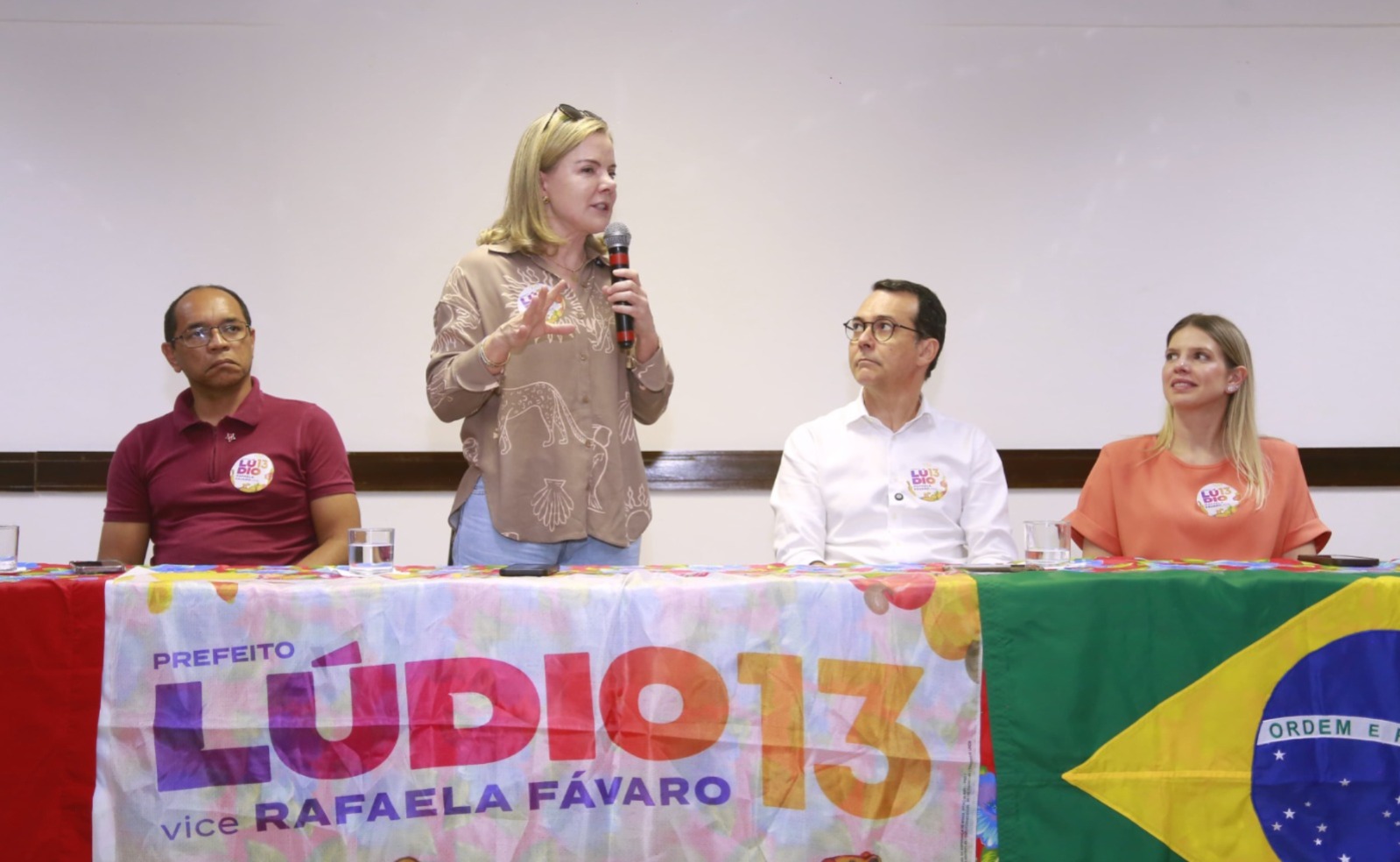 Ludio Cabral Gleisi Hoffmann - Foto Junior Silgueiro Foto: Junior Silgueiro