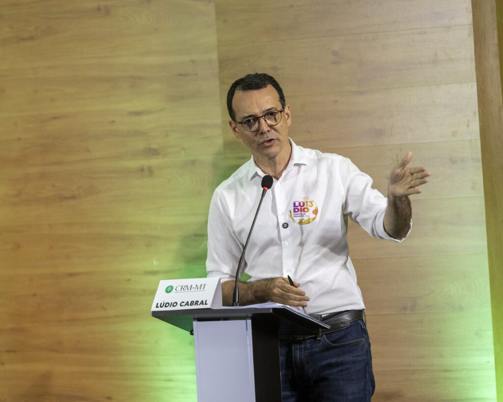 Lúdio Cabral no debate do Conselho Regional de Medicina (CRM-MT)