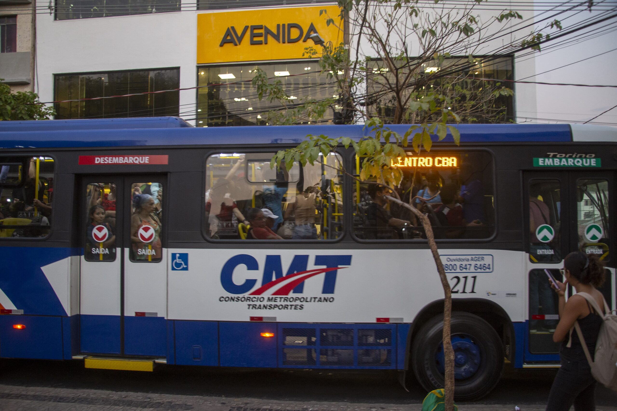 Ônibus lotado CMT - foto Júnior Silgueiro Ônibus lotado CMT - foto Júnior Silgueiro