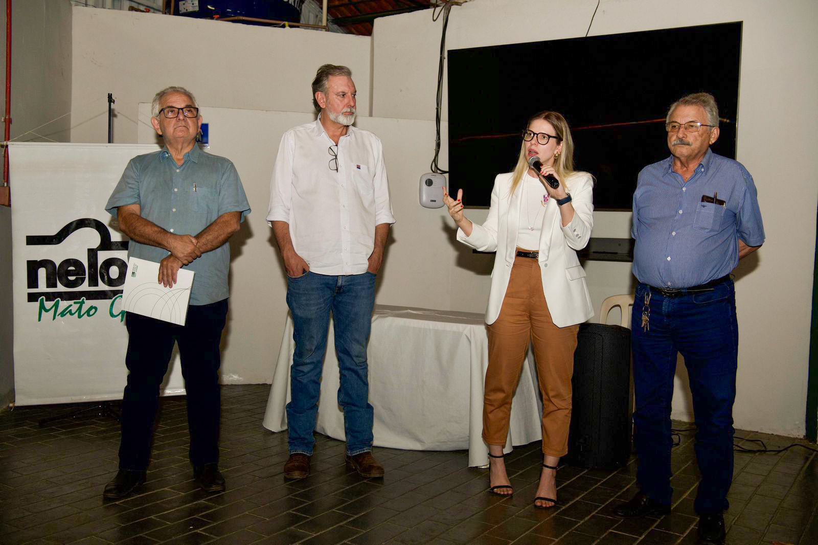 Rafaela Fávaro em reunião com setor da agropecuária Rafaela Fávaro em reunião com setor da agropecuária